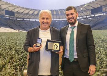 Zico sugere a Bacellar criação de um Museu do Futebol do estado do Rio