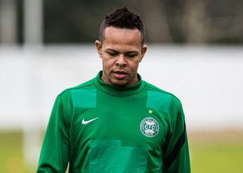 Atacante ex-Coritiba reforça clube do futebol amador