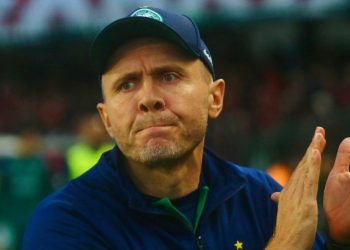 Técnico do Coritiba rebate críticas de Odair Hellmann a Lucas Ronier: “nível internacional”