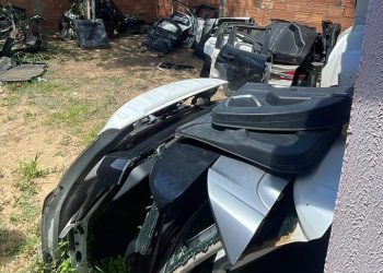 PM descobre desmanche de veículos e encontra nota de carro roubado em Campos