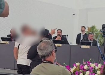 Morador interrompe sessão da Câmara de SJB e cobra vereadores por solução para a falta de água em Grussaí