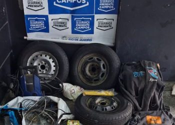 Dois homens são presos em flagrante por furto a residência no Centro de Campos