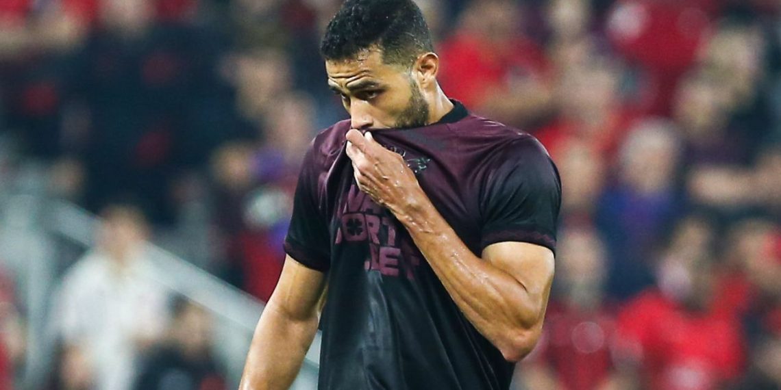 Para expulsão? Falta dura em Athletico x Amazonas gera polêmica