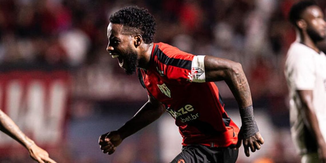 Athletico desmorona em jogo com expulsões na Série B