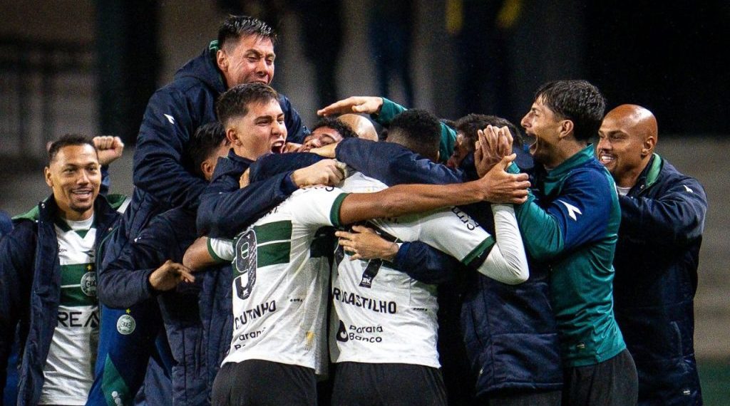 Coritiba volta a vencer no Couto Pereira e retoma liderança da Série B