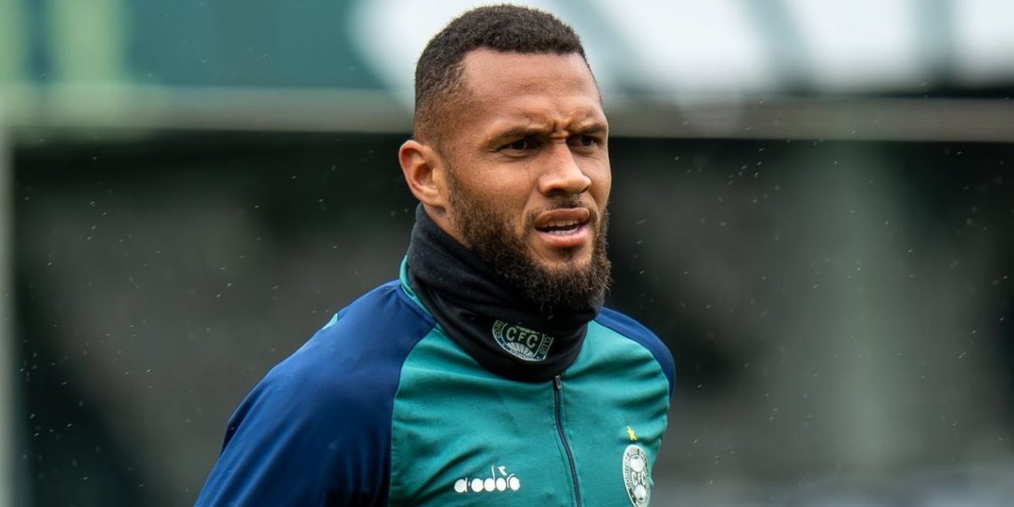 Atacante se redime com torcida e revela como Coritiba tenta evitar ansiedade pelo acesso