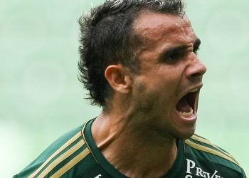 Atacante ex-Athletico anuncia aposentadoria aos 37 anos