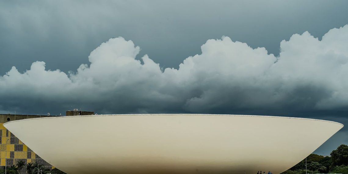 Deputados pedem investigação federal sobre megaoperação no Rio