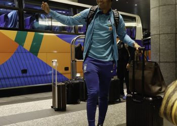 Seleção brasileira chega a Tóquio para amistoso contra Japão na terça