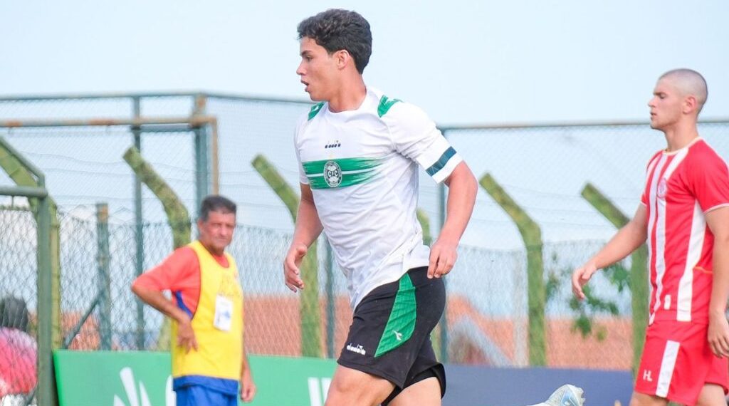 Promessa brilha no Sub-20 do Coritiba e aguarda por chance no principal