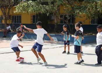 Mais brincadeira, menos tela: confira dicas para uma infância saudável