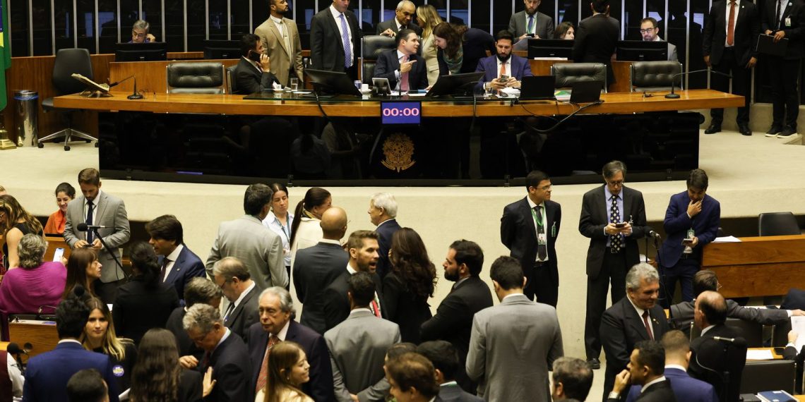 Câmara aprova projeto que dificulta abortos legais em crianças