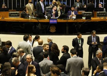 Câmara aprova projeto que dificulta abortos legais em crianças