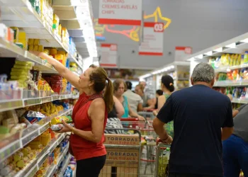 Mudanças no vale-alimentação ajudam a combater inflação , diz Abras