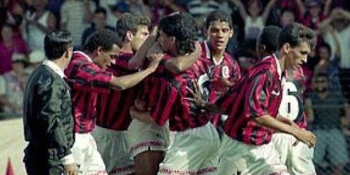 Mala branca, bastidores e título: A história secreta de Athletico e Coritiba