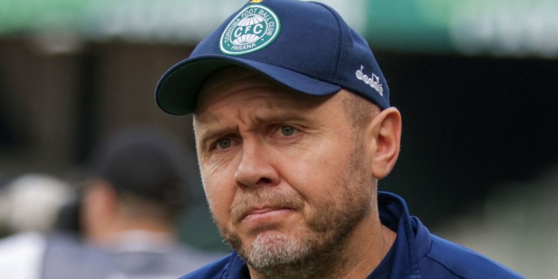 Coritiba não chega a acordo e anuncia saída de Mozart