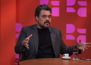 Motoristas de aplicativo caíram no “conto do vigário”, diz Sakamoto