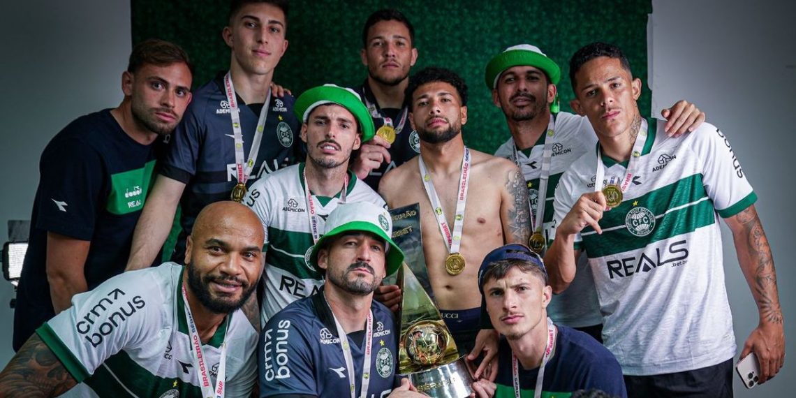 AeroCOXA, foto oficial e xingamentos ao Athletico: Como foi a festa do Coritiba campeão da Série B