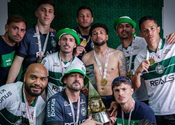 AeroCOXA, foto oficial e xingamentos ao Athletico: Como foi a festa do Coritiba campeão da Série B