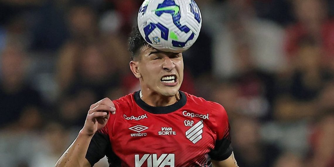 Athletico confirma nova lesão, e lateral não joga mais em 2025