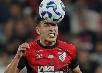 Athletico confirma nova lesão, e lateral não joga mais em 2025