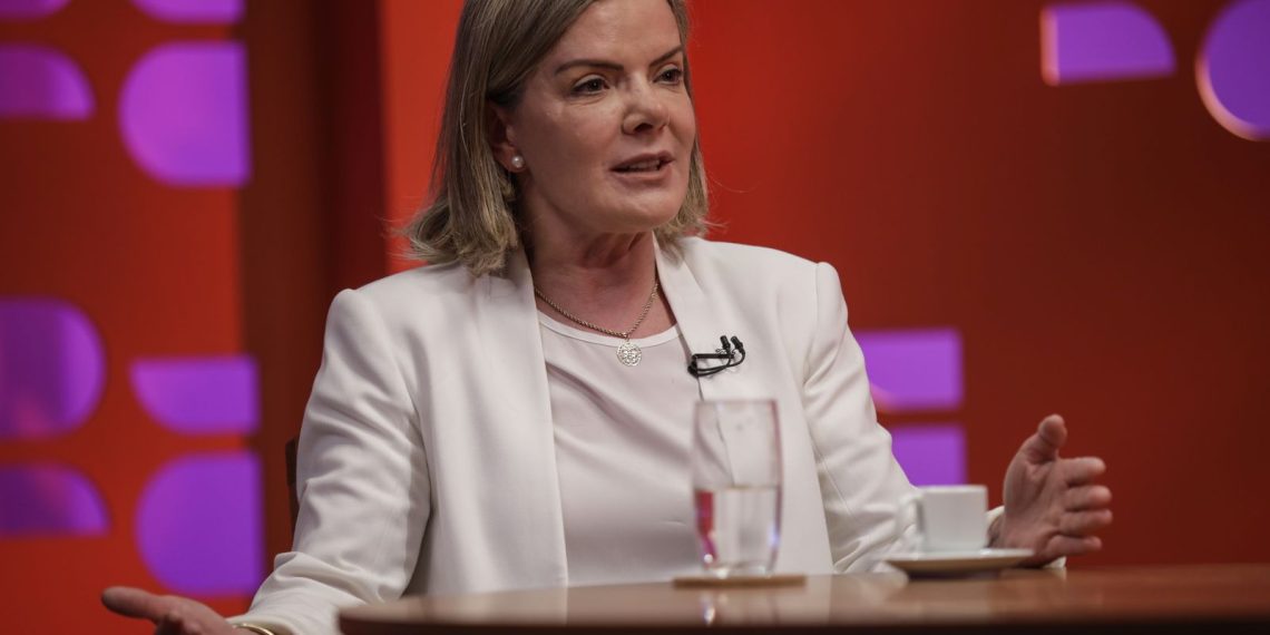 Governo é contra equiparar facções ao terrorismo, diz Gleisi Hoffmann