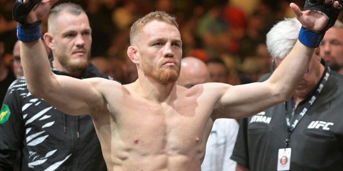 Campeão passa sufoco na balança e quase perde cinturão antes do UFC 322