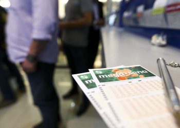 Mega-Sena acumula novamente e prêmio principal vai para R$ 55 milhões