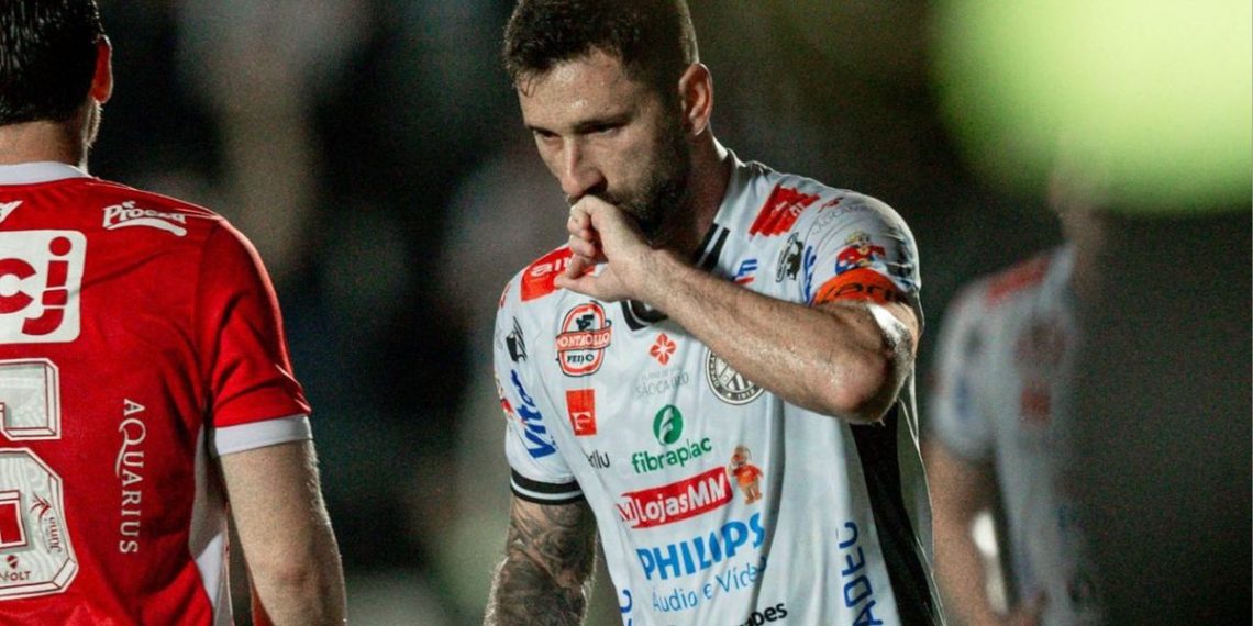 Operário passa sufoco e encaminha destino na Série B