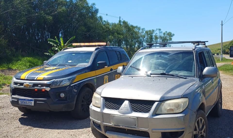 Carro com mais de 200 multas é apreendido pela PRF em Campos