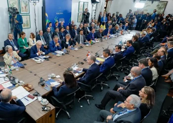 Lula tem reuniões bilaterais com presidentes do Panamá e Uruguai