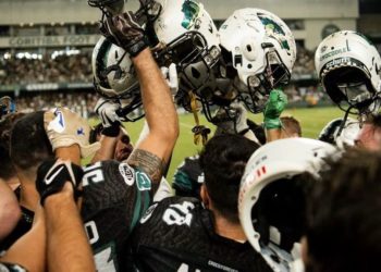 Coritiba Crocodiles completa missão por irmãos perdidos em acidente e vence tetra do Brasil Bowl