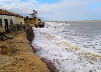 São João da Barra emite alerta de ressaca e possibilidade de raios com rajadas de vento