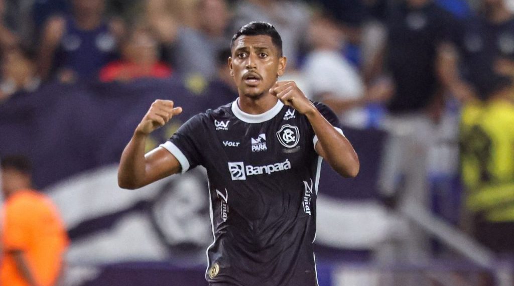 Coritiba acerta com artilheiro da Série B para 2026