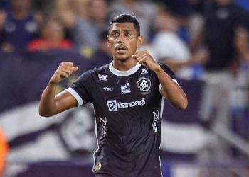 Coritiba acerta com artilheiro da Série B para 2026