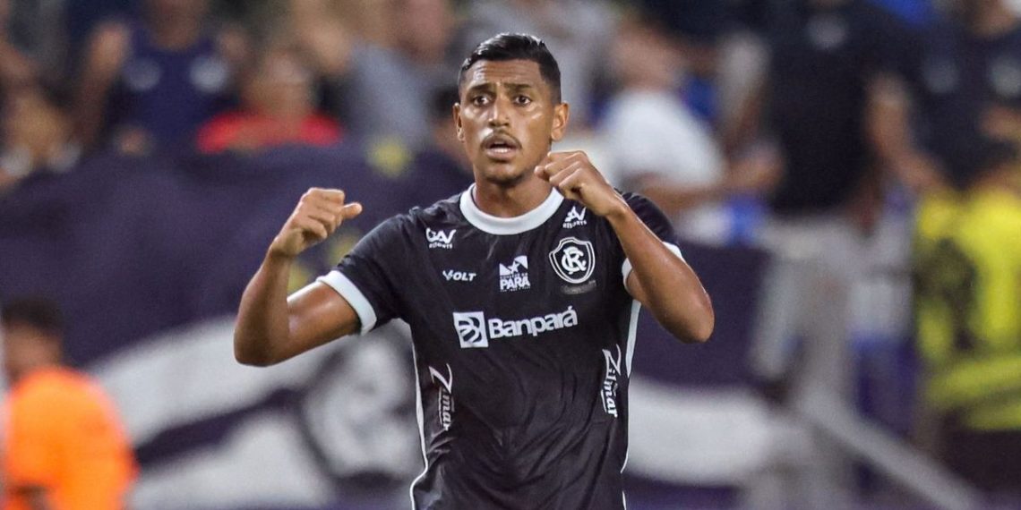 Coritiba anuncia artilheiro da Série B como primeiro reforço para 2026