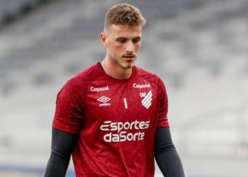 Em baixa na Arábia Saudita, Bento vira alvo de gigante do Brasileirão