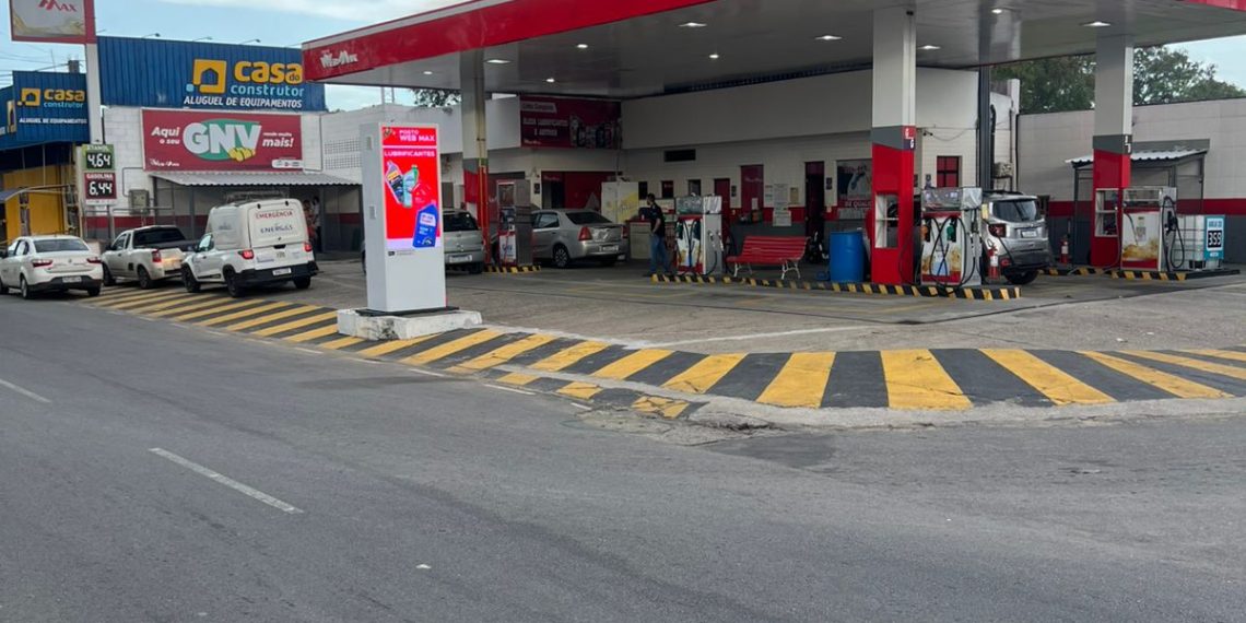 Posto Web Max inaugura GNV e distribui 10 m³ para os 100 primeiros carros