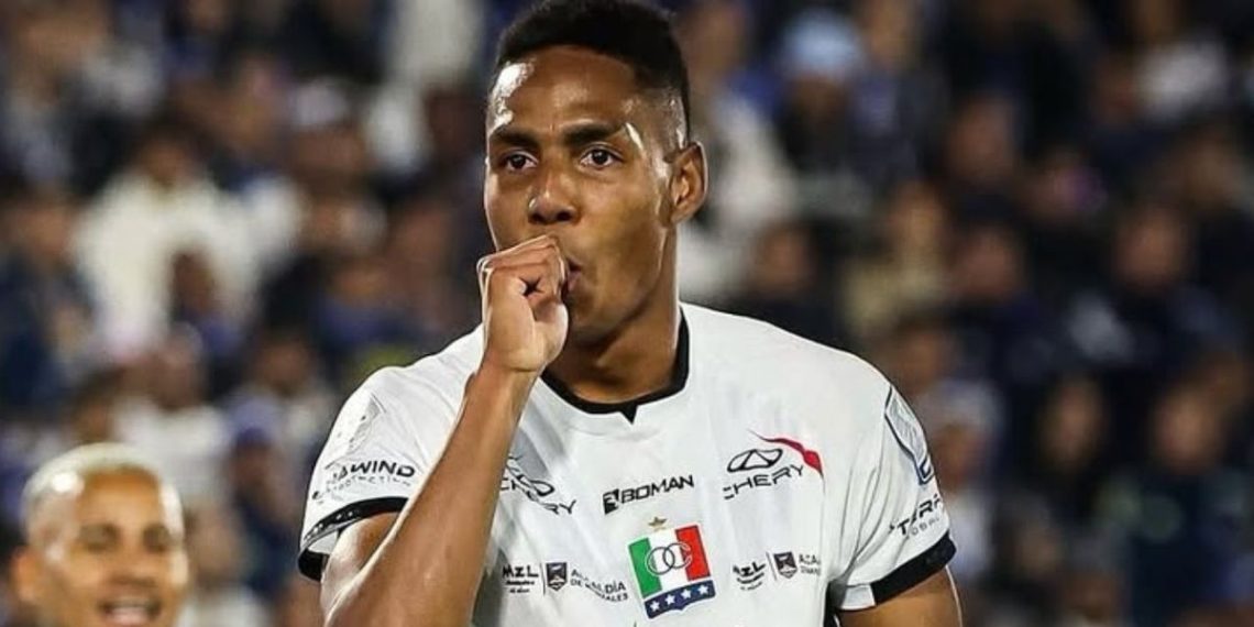 Reforço do Athletico chega em Curitiba com expectativa de protagonismo no Brasileirão