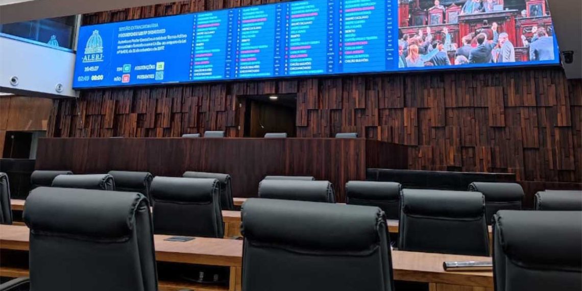 CCJ da Alerj adia análise sobre continuidade de prisão de deputado; decisão fica para segunda-feira