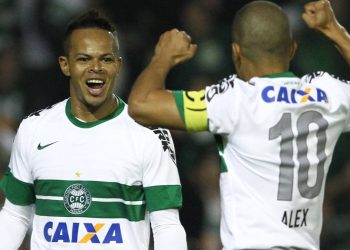 Atacante Bill, ex-Coritiba, recebe alta após ficar ferido em briga na final do futebol amador