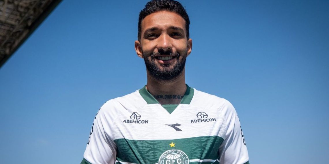 Fora dos planos do Coritiba, Clayson negocia com novo clube