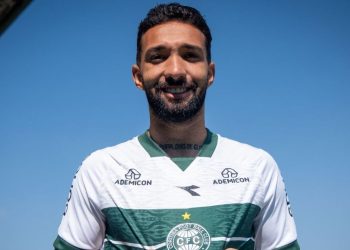 Fora dos planos do Coritiba, Clayson negocia com novo clube
