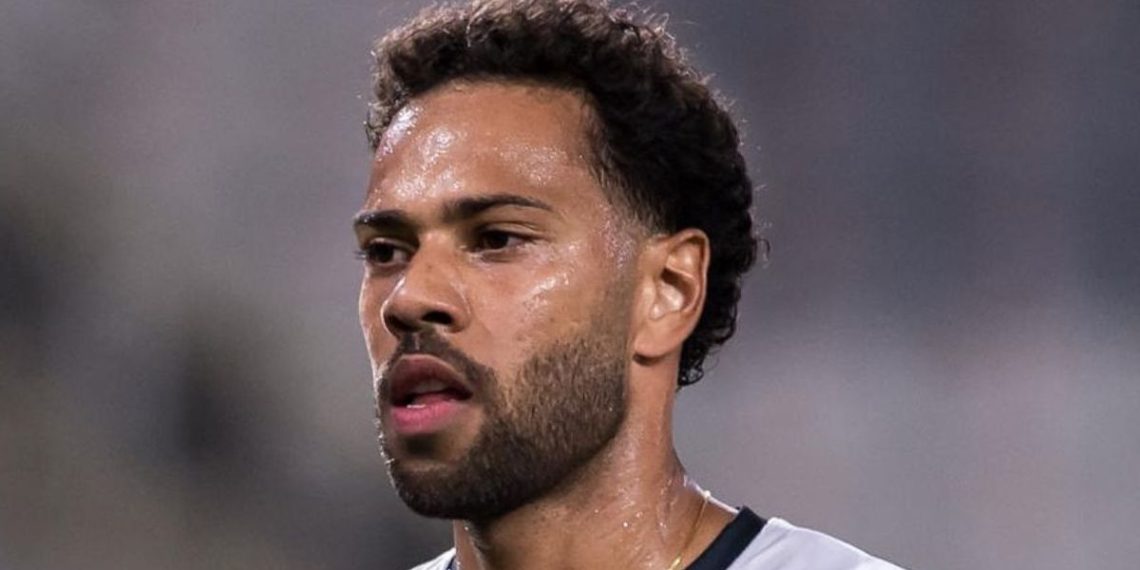 Atlético-MG confirma acerto com Renan Lodi