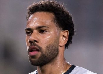 Atlético-MG confirma acerto com Renan Lodi