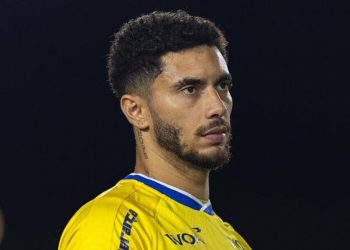 Ex-Coritiba que causou confusão em duelo contra o Athletico é anunciado por clube