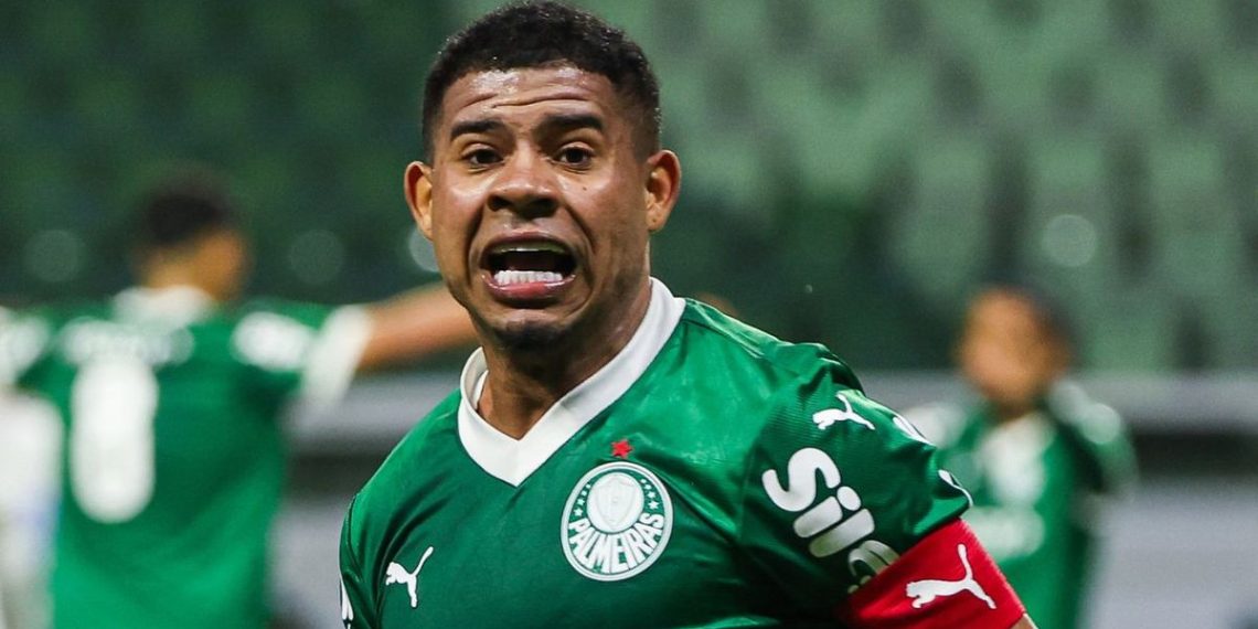 Athletico encaminha chegada de lateral do Palmeiras