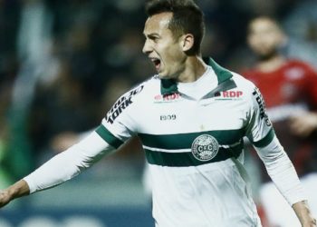 Ex-Coritiba acerta com clube da Série B para 2026