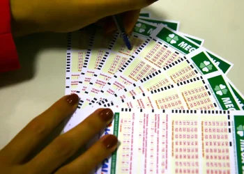 Mega-Sena acumula novamente e prêmio principal vai para R$ 62 milhões