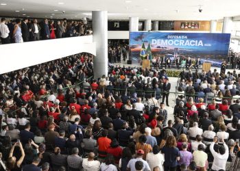 Lula: democracia é obra em construção e deve ser zelada e defendida